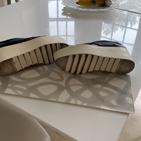 Kendall and Kylie black pointy wedges white soles - Picture 13 of 15